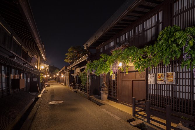 Night cityscape search Night tour of Takayama (About min ()