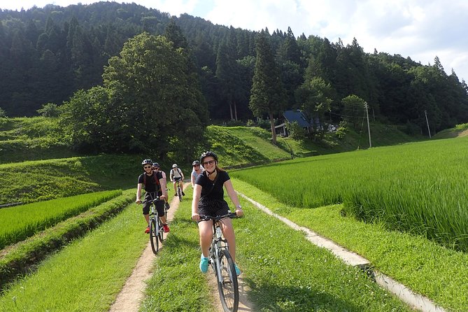Short Morning Cycling Tour in Hida ()