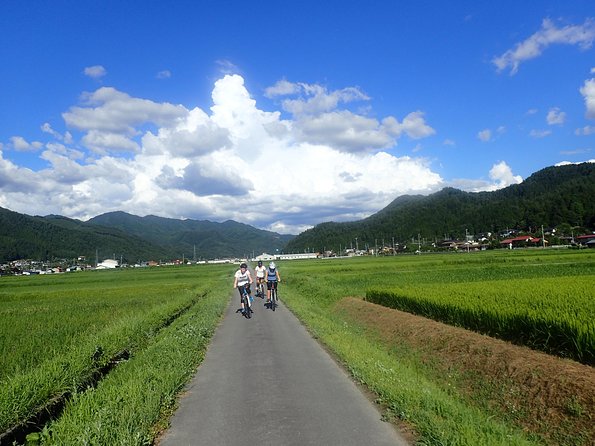 Short Morning Cycling Tour in Hida ()