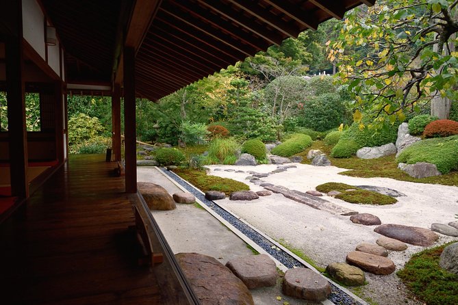 Kamakura Private Half-Day Muslim-Friendly Tour - Guide Services