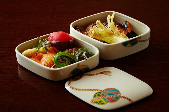 Small-Group Dinner Experience in Kyoto With Maiko and Geisha - Experiencing Authentic Japanese Cuisine