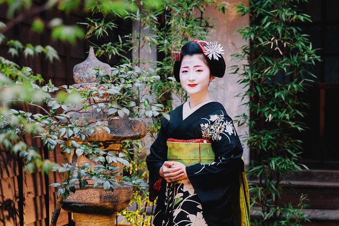Small-Group Dinner Experience in Kyoto With Maiko and Geisha - Intimate Small-Group Setting for Personalized Attention