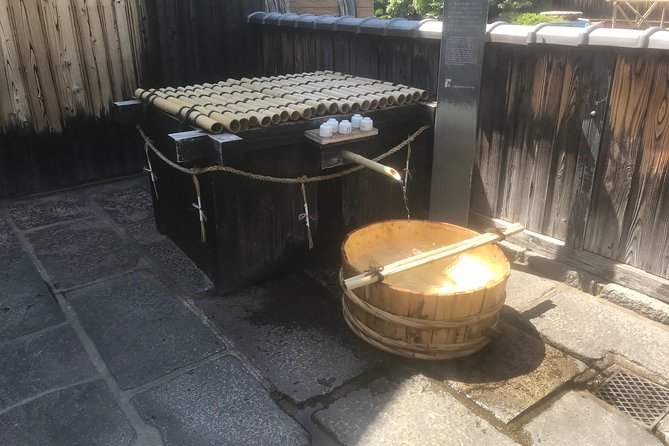 One Day Landing Tour of Fushimi-Inari Taisha and Sake Breweries - Sake Brewery Visits