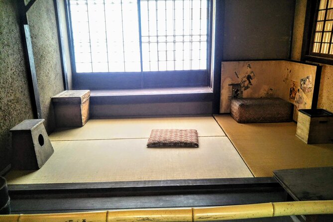 Kyoto Top Must-See Golden Pavilion and Bamboo Forest Half-Day Private Tour - The Golden Pavilion: A Must-See Attraction