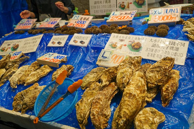 Kuromon Market Food Walking Tour in Osaka - Insider Tips From a Knowledgeable Guide