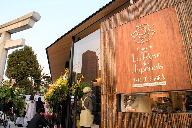 Exploring Everyday Life in Downtown Tokyo Walking With Shiba-Inu - Bustling Shopping Districts