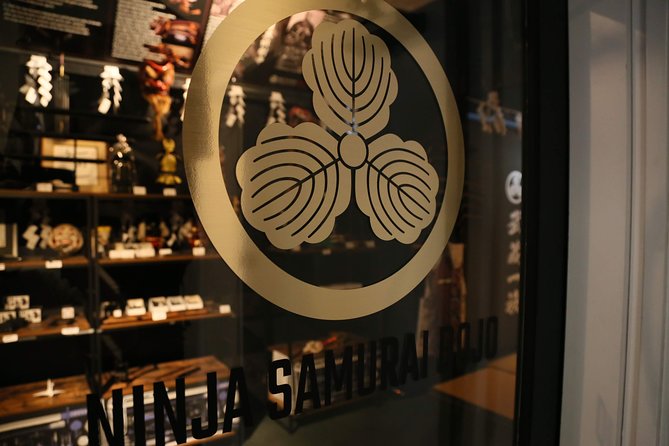 Ninja Samurai 2-Hour Hands-On Lesson in English in Tokyo - Learning the Art of Stealth and Swordsmanship in Tokyo