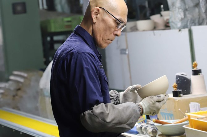 Experience Hasami Ware With Professionals 400 Years History and Modern Daily Use Pottery - Traditional Techniques and Craftsmanship