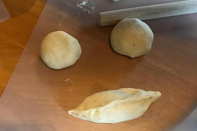 Make Piroshki in Hakodate and Visit Hidden Spots While Baking - Baking Piroshki in Local Bakeries