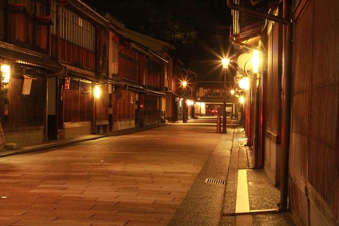 Kanazawa Night Tour With Local Meal And Drinks Quick Takeaways