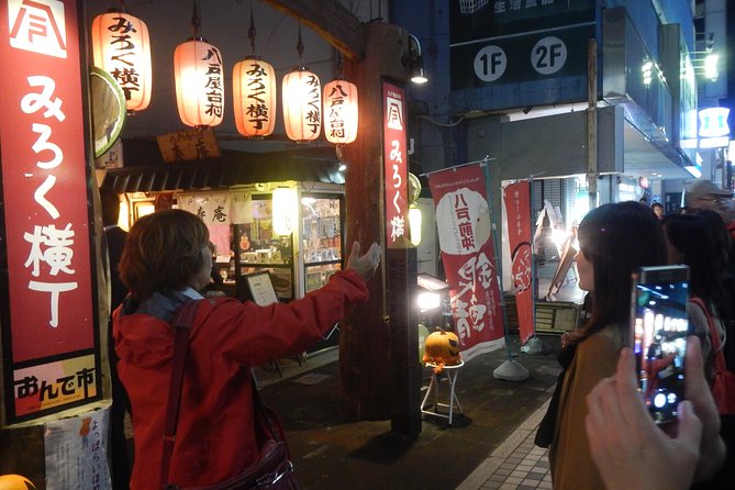 Bar Hopping With Local Food With a Guide - Guided Bar Hopping Experience