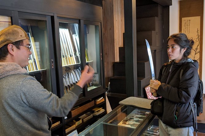 Sakai: City Highlights by Bicycle 2024 - Osaka Prefecture - Shop for Authentic Souvenirs at a Local Knife Shop