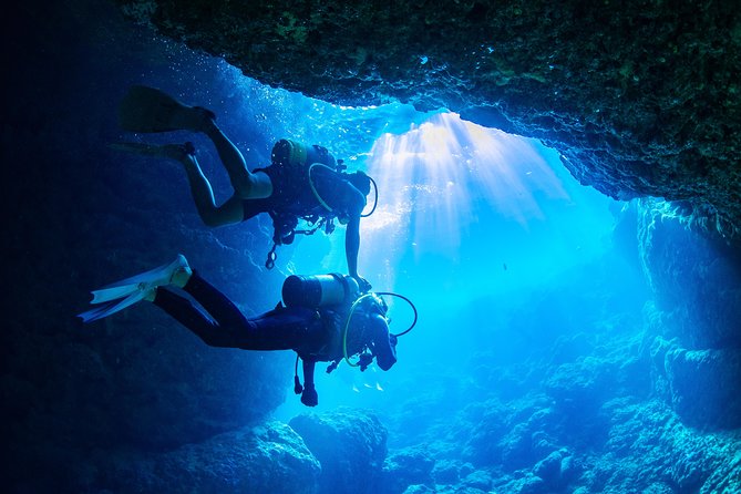 Blue Cave Experience Diving [Charter System / Boat Holding] I Am Very Satisfied With the Beautiful - Weather Conditions