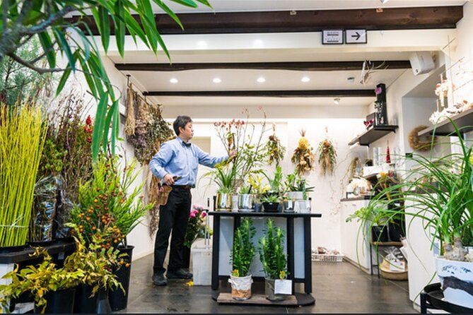 Special Ikebana Experience Guided by an Ikebana Master, Mrs. Inao - Discover the Art of Ikebana