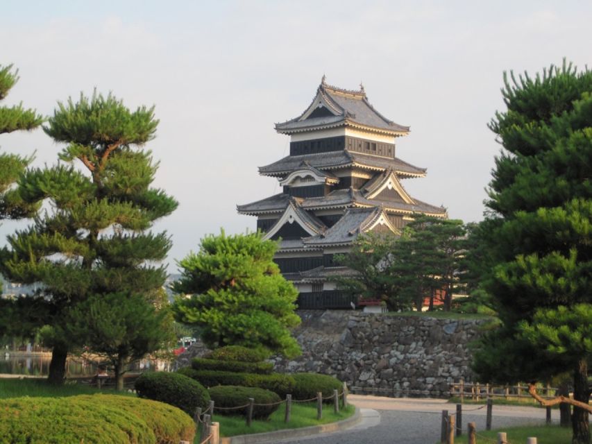 Full-Day Tour: Matsumoto Castle & Kamikochi Alpine Valley - Exploring Frog Street
