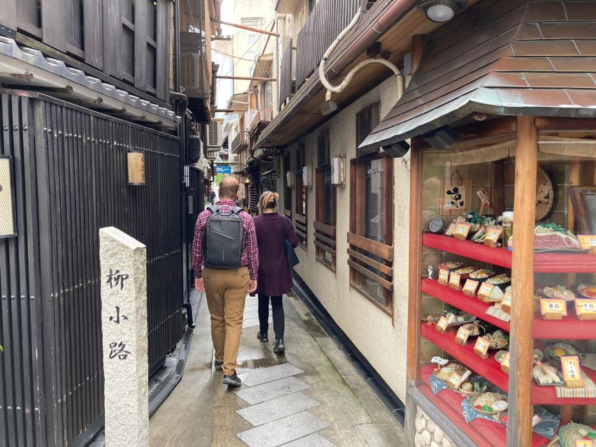 Kyoto: Private Walking Tour With Kiyomizu Temple & Gion - Culinary Delights at Nishiki Market