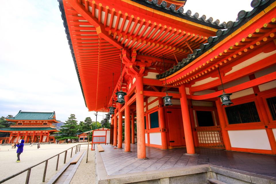 Kyoto: Imperial Palace & Nijo Castle Guided Walking Tour - Discovering the Kyoto Imperial Palace