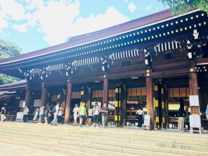 Harajuku: Walking Tour in Tokyo's Kawaii Fashion District - Live Tour Guide
